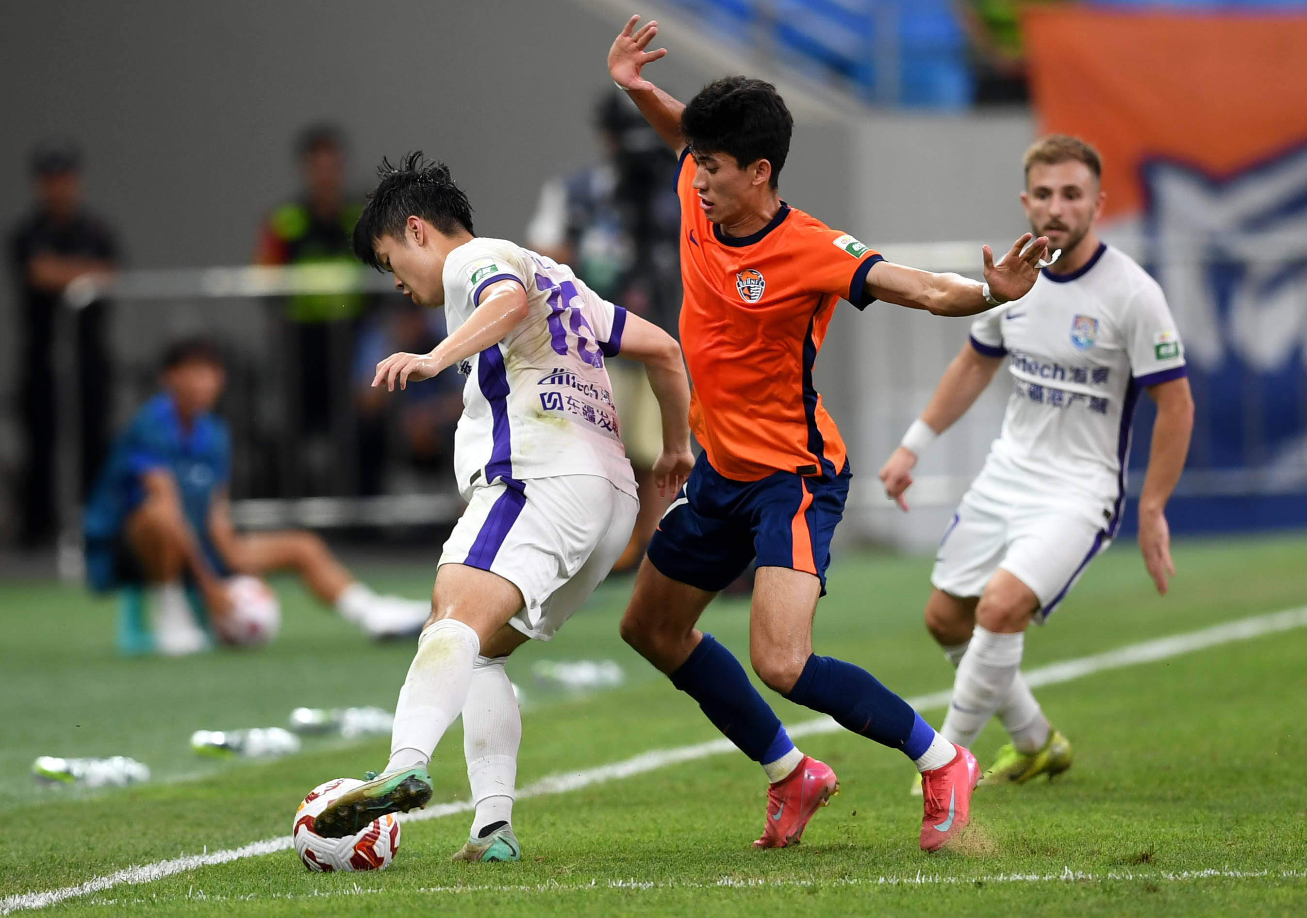 广厦队以巨 广厦队以巨