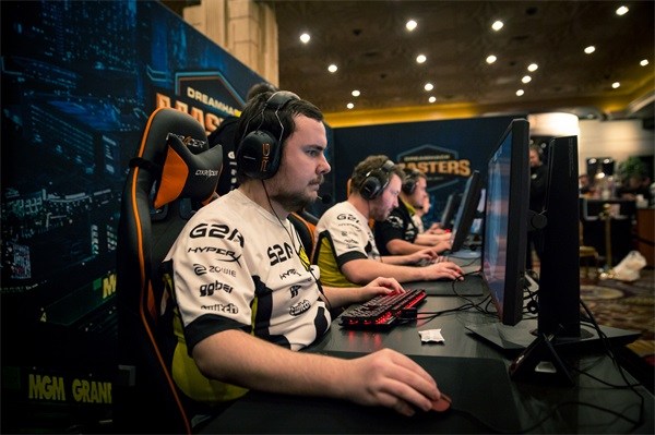 暴露了一些 暴露了一些