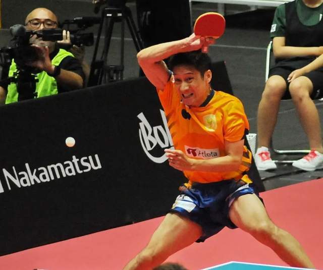 中崭露头角 中崭露头角