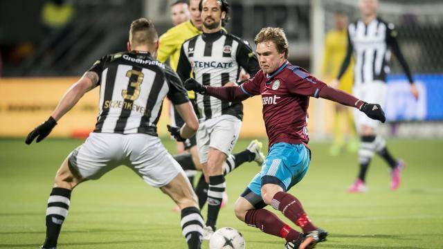 表現出色而 表現出色而