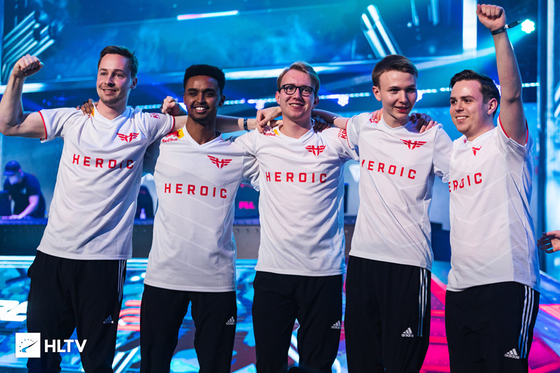 周哲宇与曾 周哲宇与曾